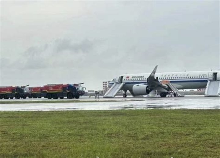 Air China Flight CA403 Emergency Landing In Singapore After Engine Caught Fire