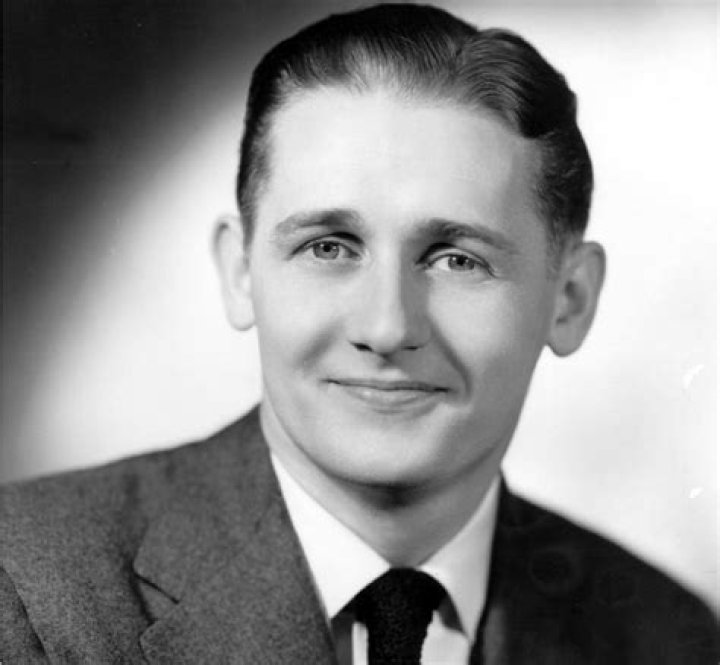 Alan Young - Bio, Net Worth, Height