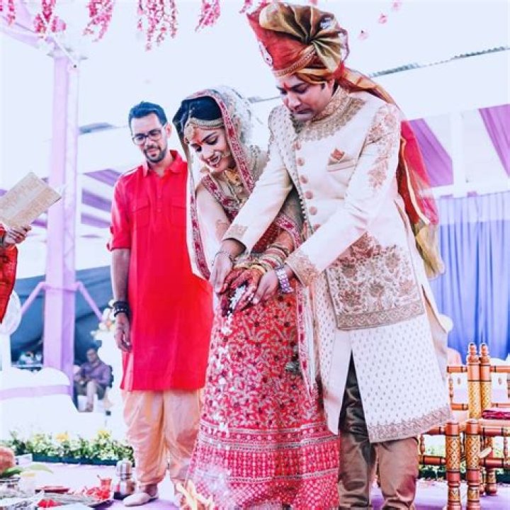 Aniket Vishwasrao Wife, Wedding, Wiki, Biography, Age, Height