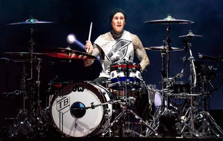 Arizona teen meets Blink 182's Travis Barker amid cancer battle, thanks to Australian man