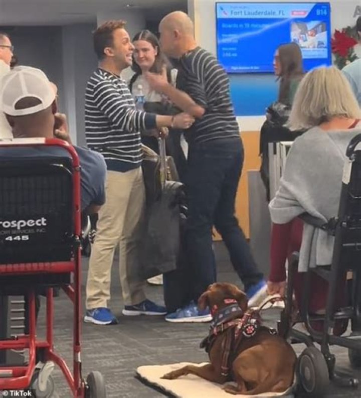 Charlotte Douglas Airport Meltdown Viral Video Couple Seen In Shocking Meltdown At Woman In Wheelchair