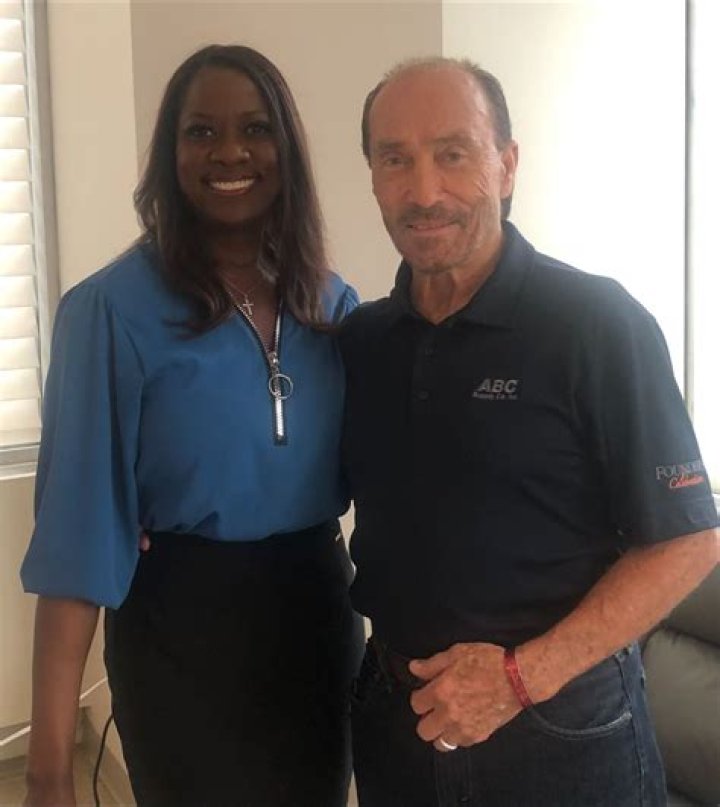 Deneen Borelli Husband, Married, Age, Bio, Net Worth【 Wikipedia 】