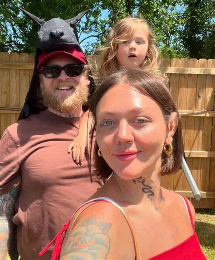 Elle King Sparks Break Up Rumors With Fiance Dan Tooker