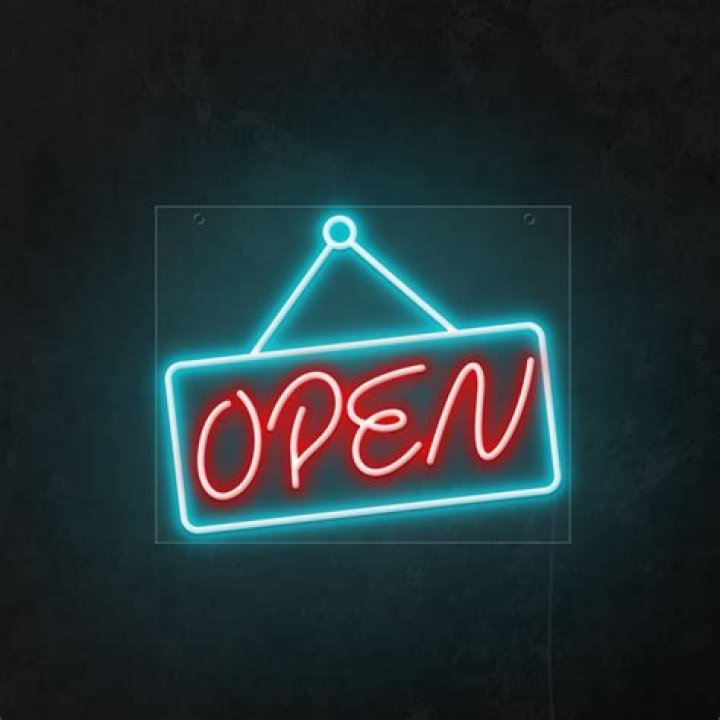 Glow Up Your Space: Neon Shop Signs for a Lit American Vibe