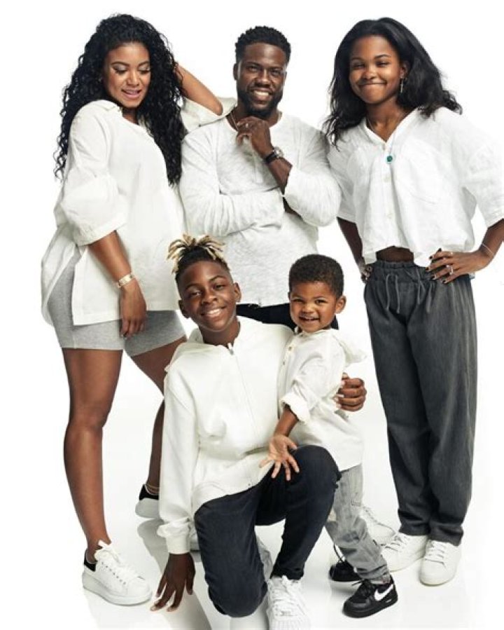 KEVIN HART, WIFE AND KIDS POSE IN FAMILY PHOTO AHEAD OF BABY’S ARRIVAL