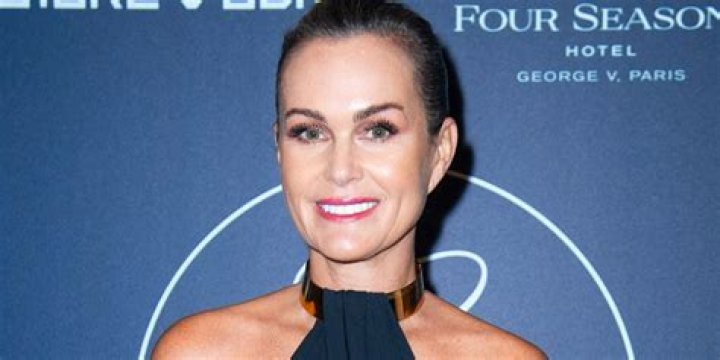 Laeticia Hallyday Age