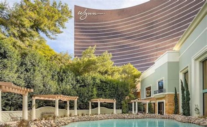 Las Vegas, Wynn Residency, Age, Instagram, Biological Father, Net Worth!