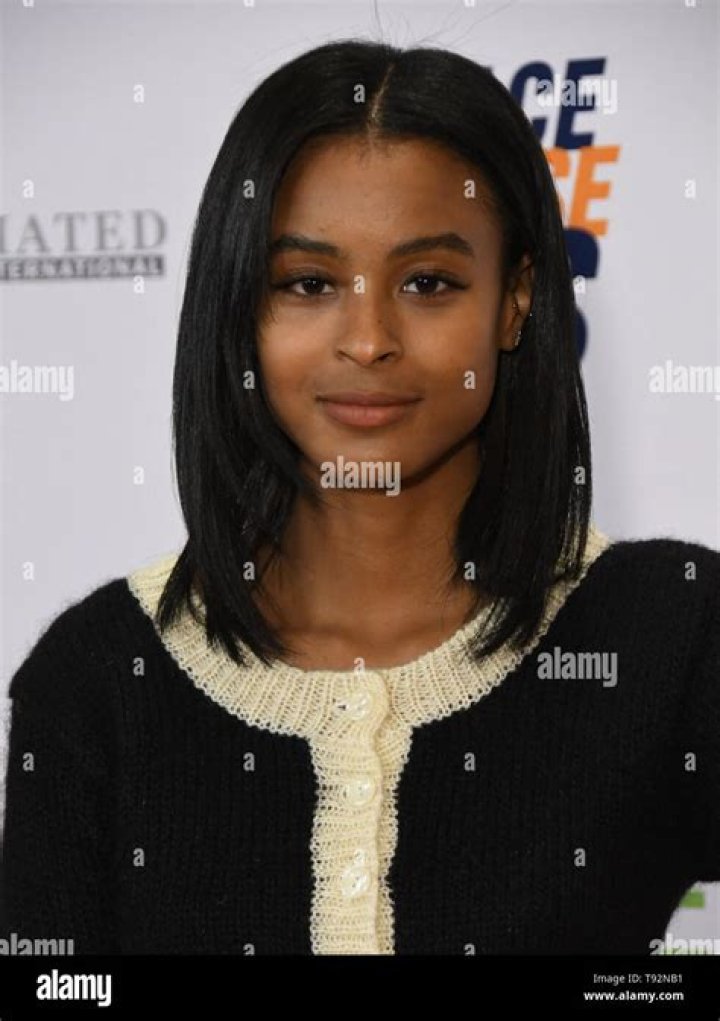 NALA WAYANS MODELS IT UP