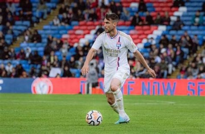 Nicolás Tagliafico scores for Lyon in 2-1 loss vs. Strasbourg