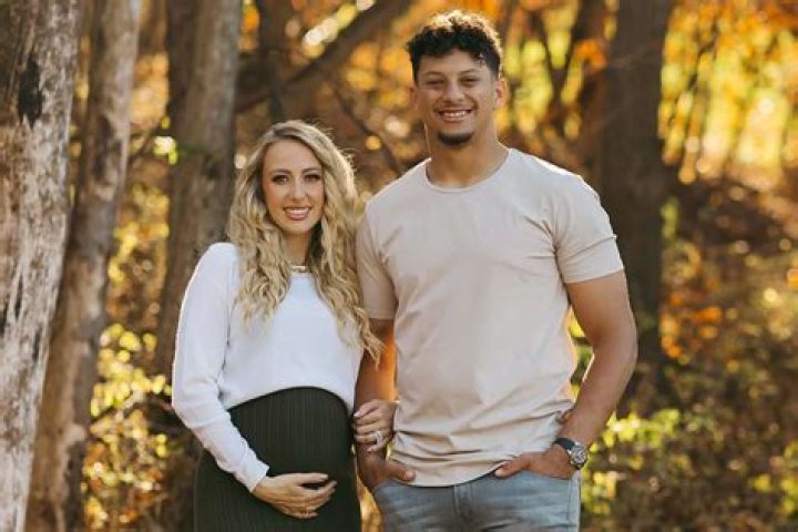 PATRICK MAHOMES POSES IN MATERNITY PHOTO SHOOT WITH WIFE BRITTANY
