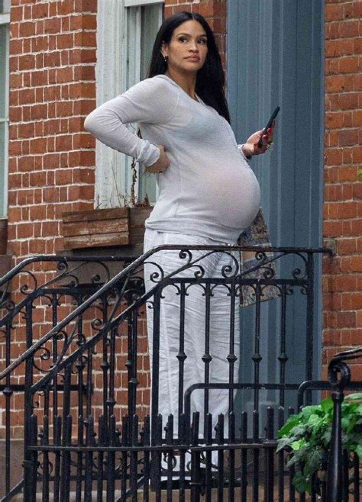 PREGNANT CASSIE VENTURA AND ALEX FINE ARE MARRIED!
