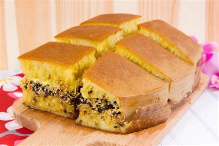 Resep Terang Bulan Berpori dan Lembut, Topping Kacang Cokelat Keju