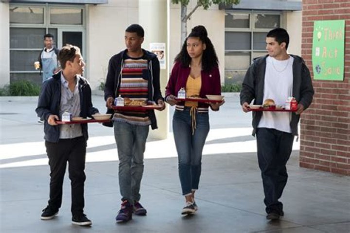 Sinopsis On My Block, Kemelut Persahabatan di Tengah Kehidupan Gangster