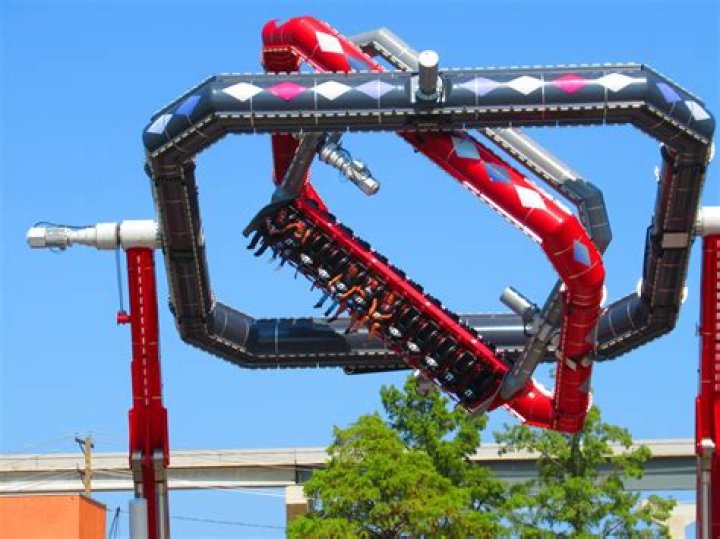 Six Flags Over Texas takes down Confederate flag