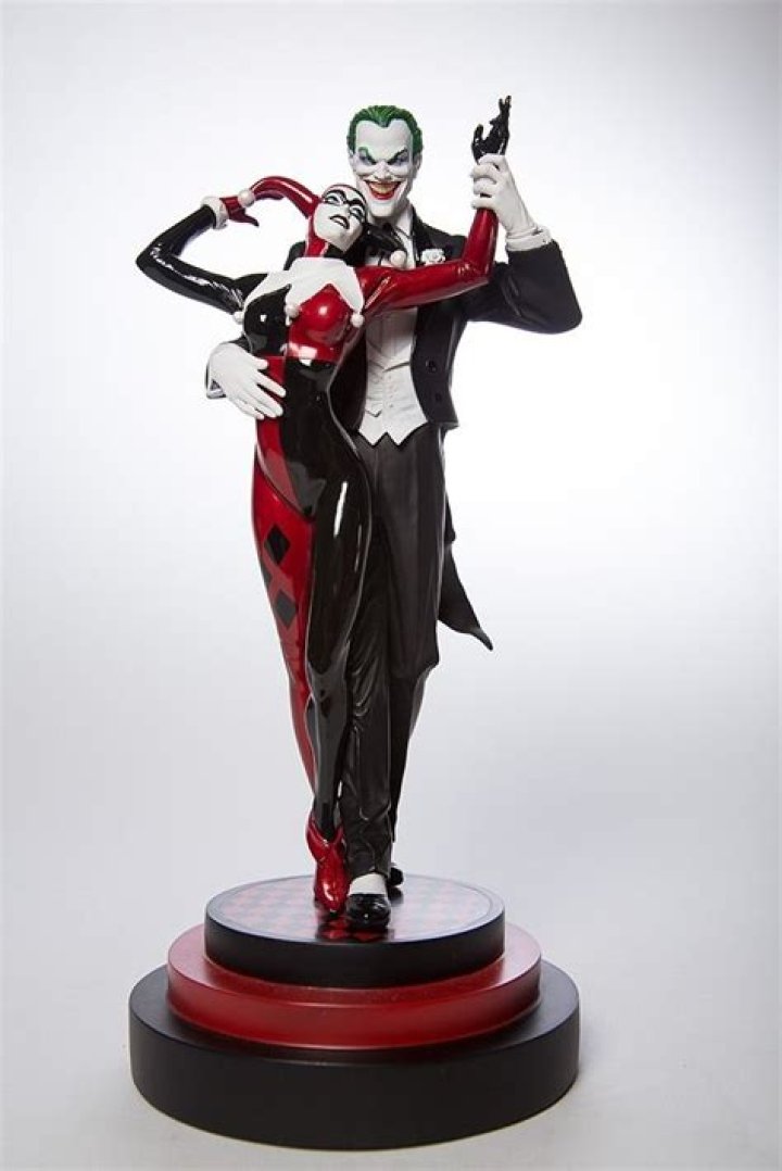 The Joker and Harley Quinn Tango in New Statue