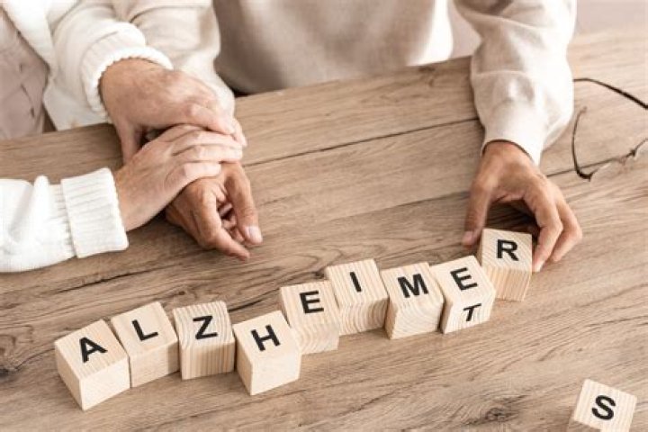 Treatment and support of Alzheimer's disease