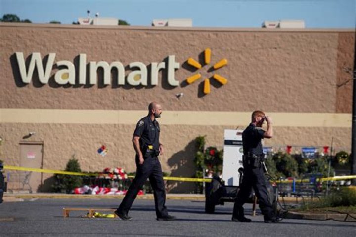 Walmart shooting in Phoenix between two women injures innocent bystander, police say