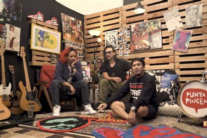 YouTube VINDES Raih 2 Play Button, Vincent dan Desta Ucapkan Terima Kasih
